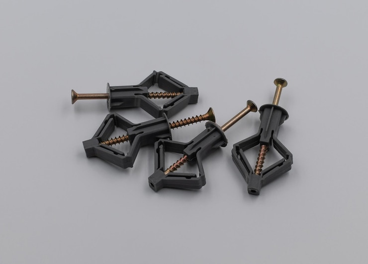 Utilizarea ancorelor speciale pentru prinderea obiectelor grele